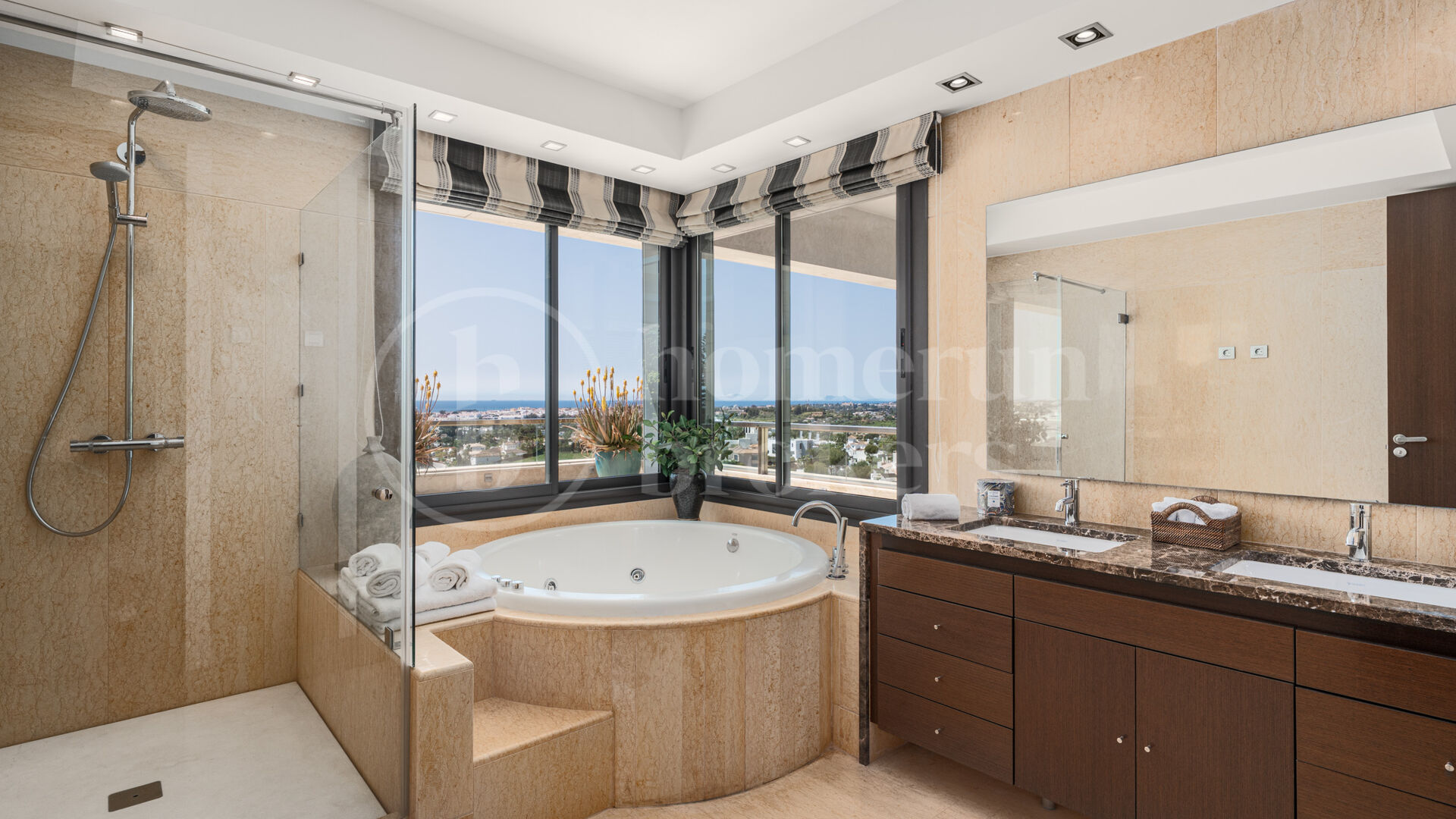 Penthouse Los Arrayanes - with Panoramic Sea Views and Private Pool in Nueva Andalucia