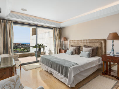 Penthouse Los Arrayanes - with Panoramic Sea Views and Private Pool in Nueva Andalucia