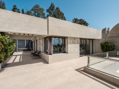 Penthouse Los Arrayanes - with Panoramic Sea Views and Private Pool in Nueva Andalucia