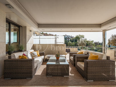 Penthouse Los Arrayanes - with Panoramic Sea Views and Private Pool in Nueva Andalucia
