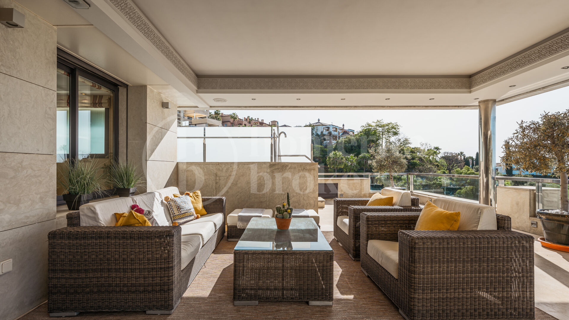Penthouse Los Arrayanes - with Panoramic Sea Views and Private Pool in Nueva Andalucia