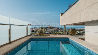 Penthouse Los Arrayanes - with Panoramic Sea Views and Private Pool in Nueva Andalucia