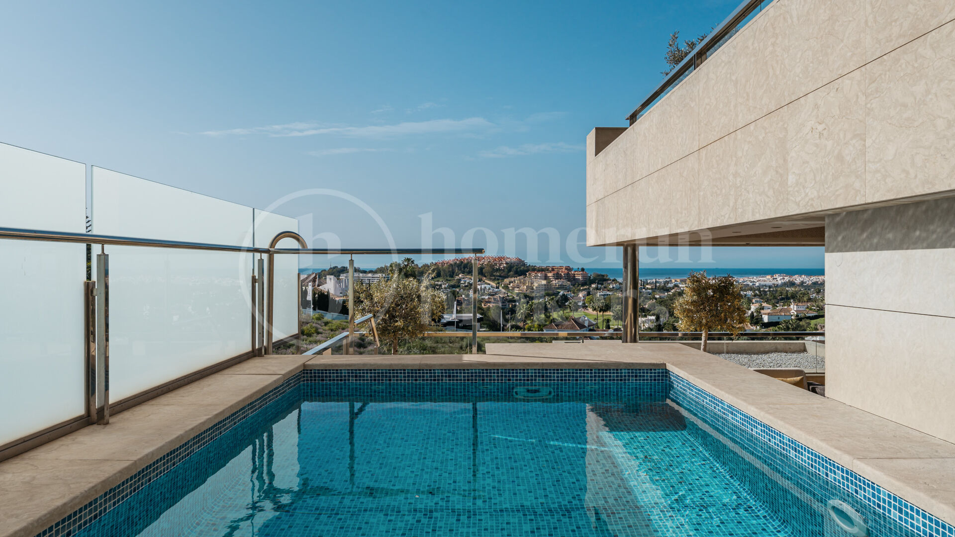 Penthouse Los Arrayanes - with Panoramic Sea Views and Private Pool in Nueva Andalucia