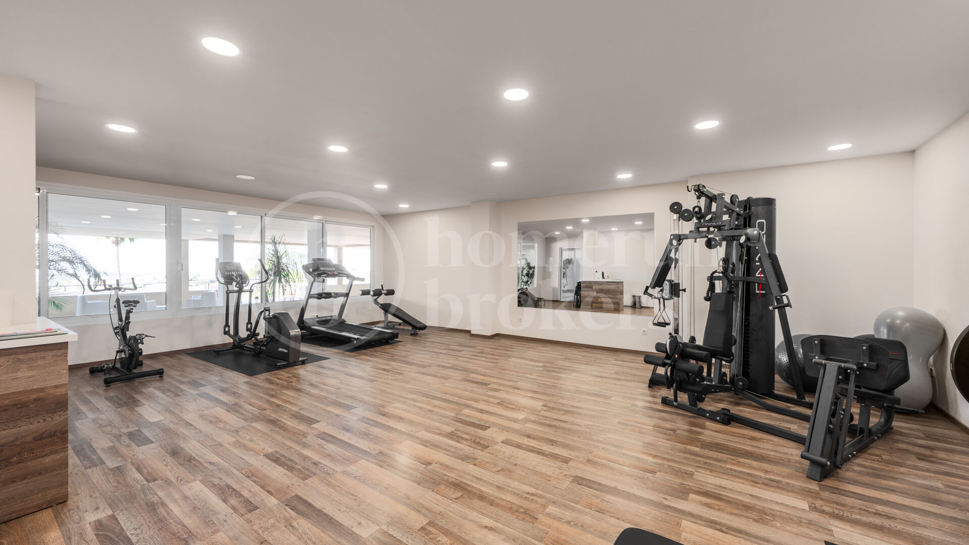 Penthouse Los Arrayanes - with Panoramic Sea Views and Private Pool in Nueva Andalucia