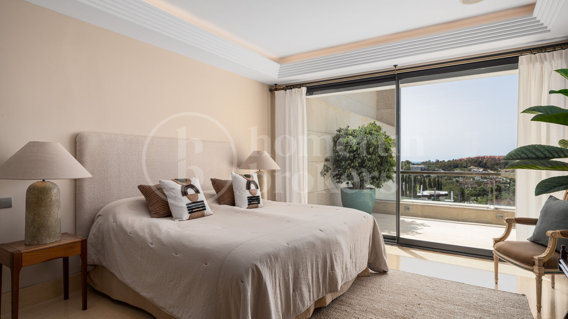 Penthouse Los Arrayanes - with Panoramic Sea Views and Private Pool in Nueva Andalucia