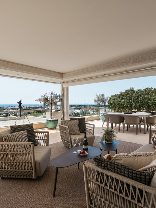 Penthouse Los Arrayanes - with Panoramic Sea Views and Private Pool in Nueva Andalucia