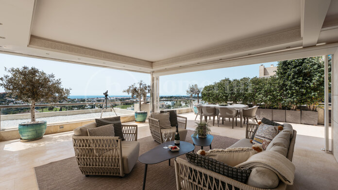 Penthouse Los Arrayanes - with Panoramic Sea Views and Private Pool in Nueva Andalucia