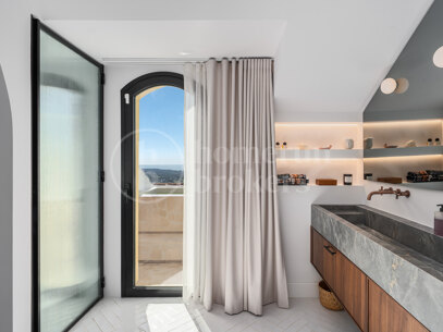 Penthouse Halcon – Luxury Renovated Penthouse with Panoramic Views in Benahavís