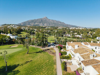 Casa Naranjos – Renovated Frontline Golf Townhouse in Los Naranjos Country Club