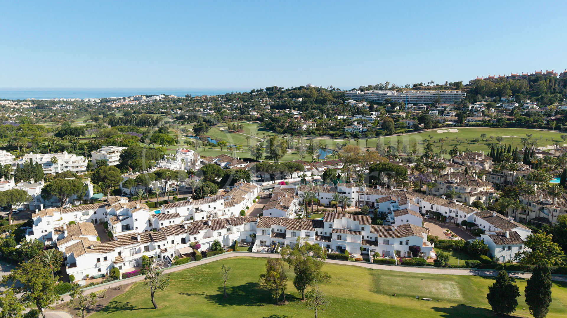 Casa Naranjos – Renovated Frontline Golf Townhouse in Los Naranjos Country Club