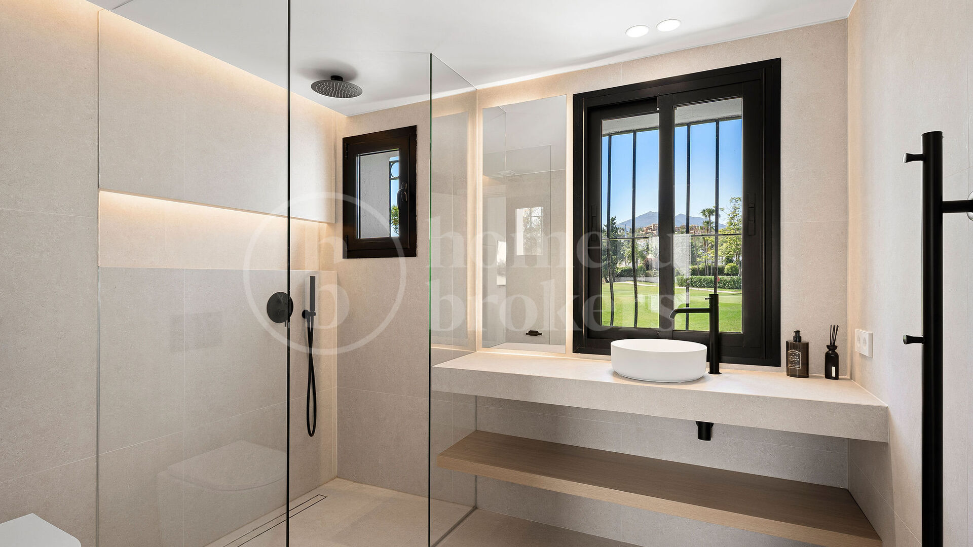 Casa Naranjos – Renovated Frontline Golf Townhouse in Los Naranjos Country Club