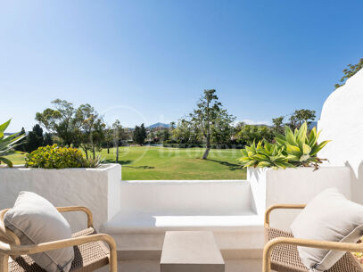 Casa Naranjos – Renovated Frontline Golf Townhouse in Los Naranjos Country Club
