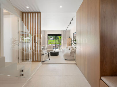 Casa Naranjos – Renovated Frontline Golf Townhouse in Los Naranjos Country Club