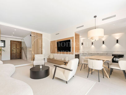 Casa Naranjos – Renovated Frontline Golf Townhouse in Los Naranjos Country Club
