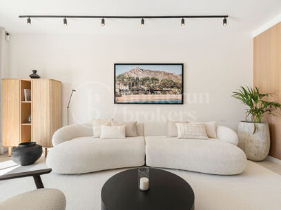 Casa Naranjos – Renovated Frontline Golf Townhouse in Los Naranjos Country Club