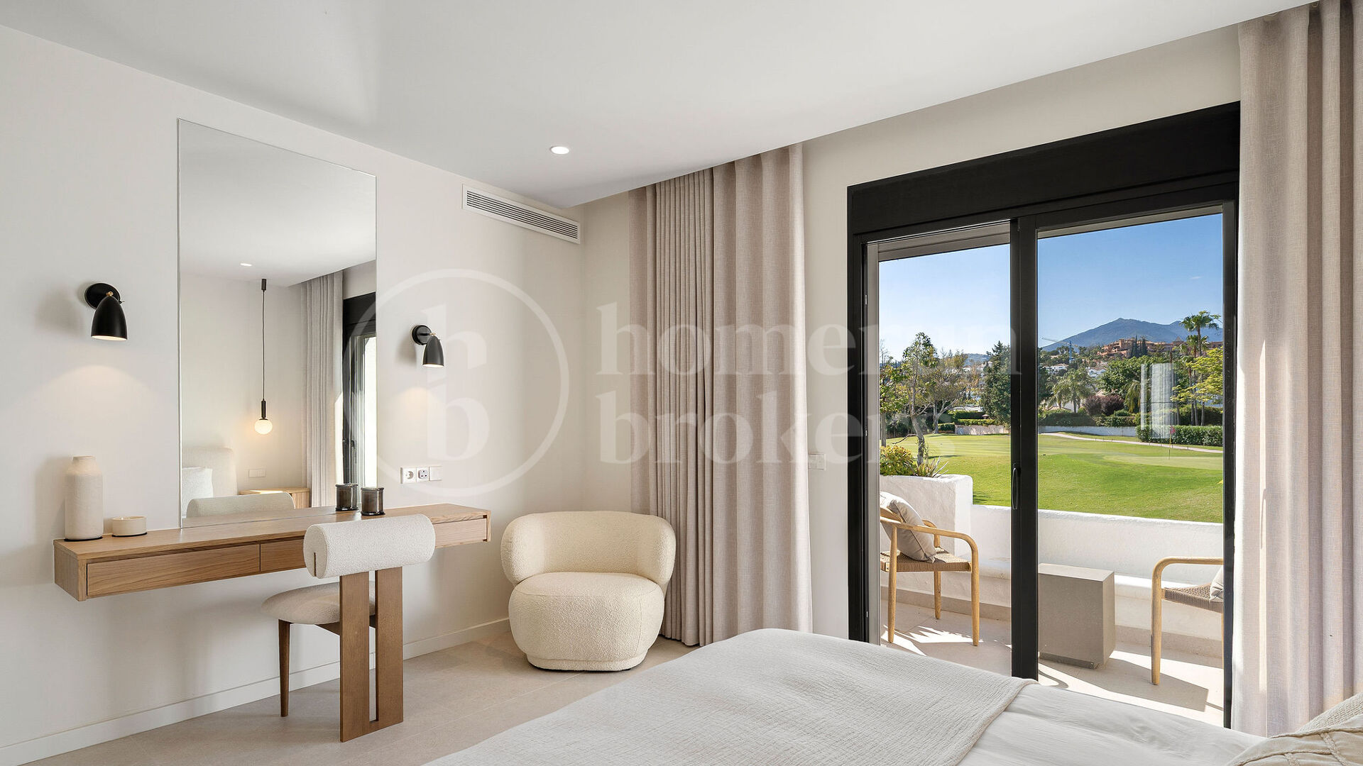 Casa Naranjos – Renovated Frontline Golf Townhouse in Los Naranjos Country Club