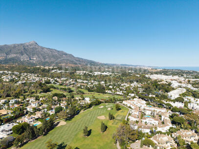 Casa Naranjos – Renovated Frontline Golf Townhouse in Los Naranjos Country Club