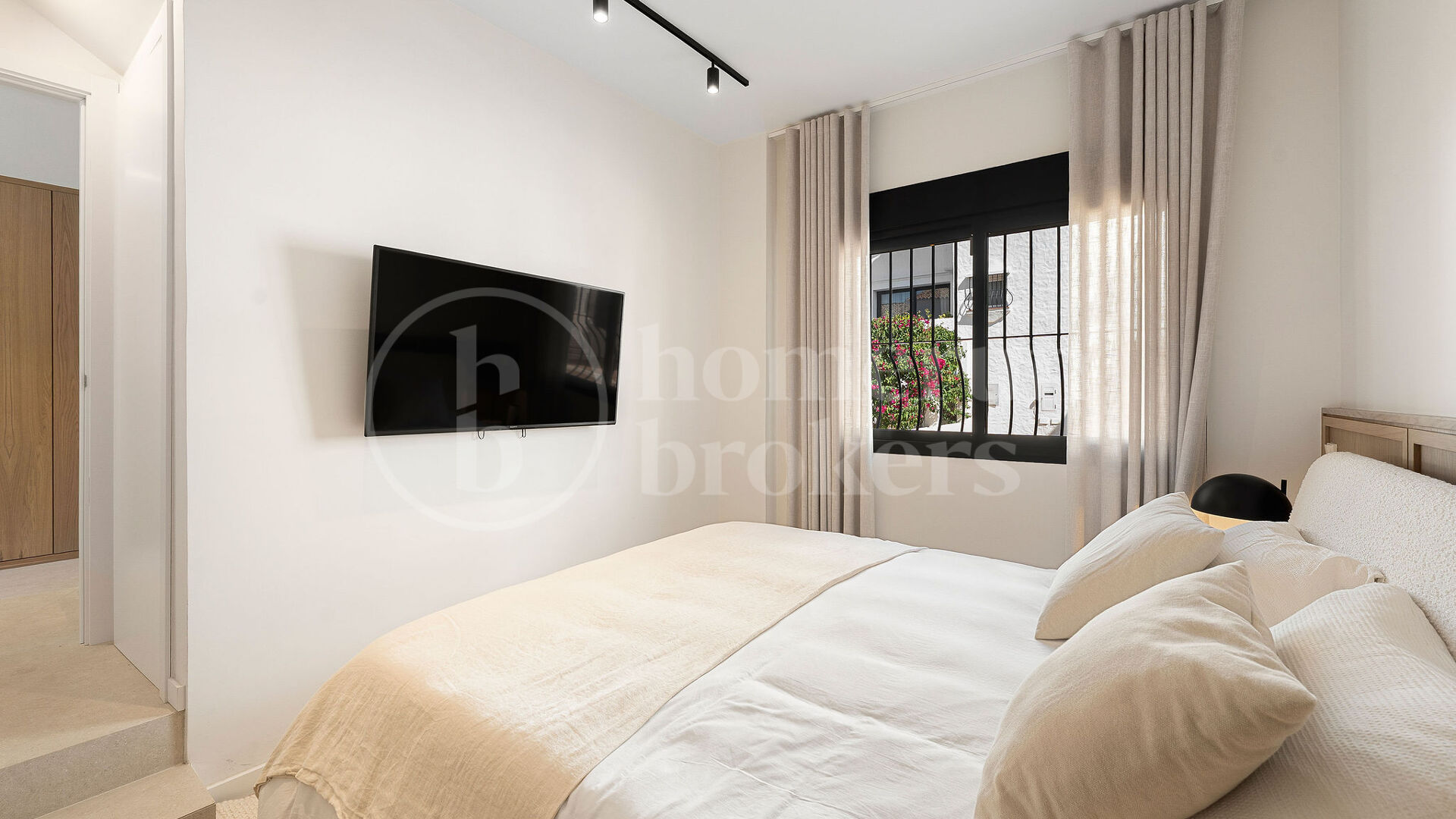 Casa Naranjos – Renovated Frontline Golf Townhouse in Los Naranjos Country Club