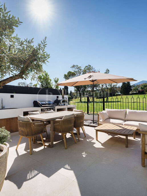 Casa Naranjos – Renovated Frontline Golf Townhouse in Los Naranjos Country Club
