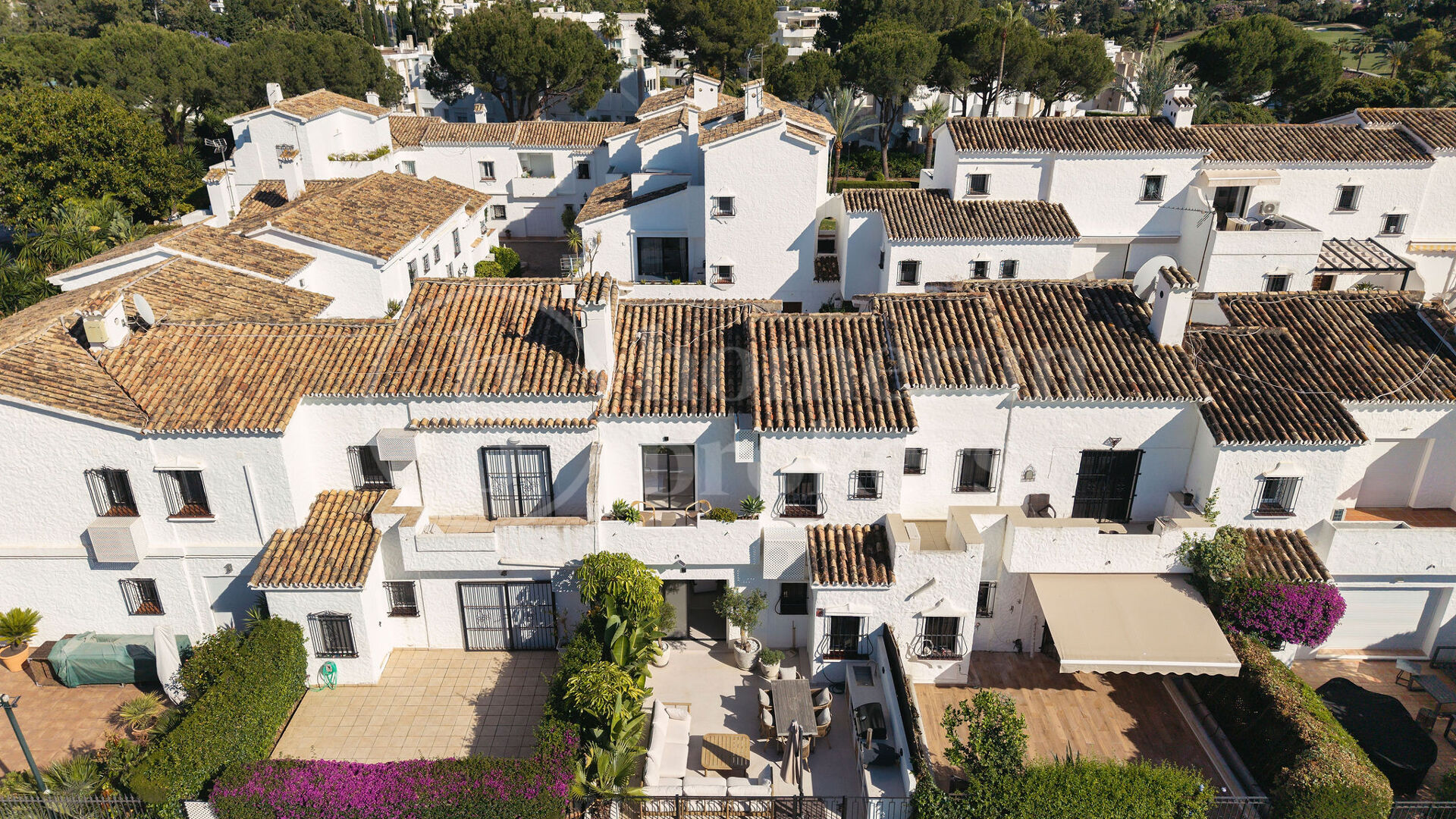 Casa Naranjos – Renovated Frontline Golf Townhouse in Los Naranjos Country Club