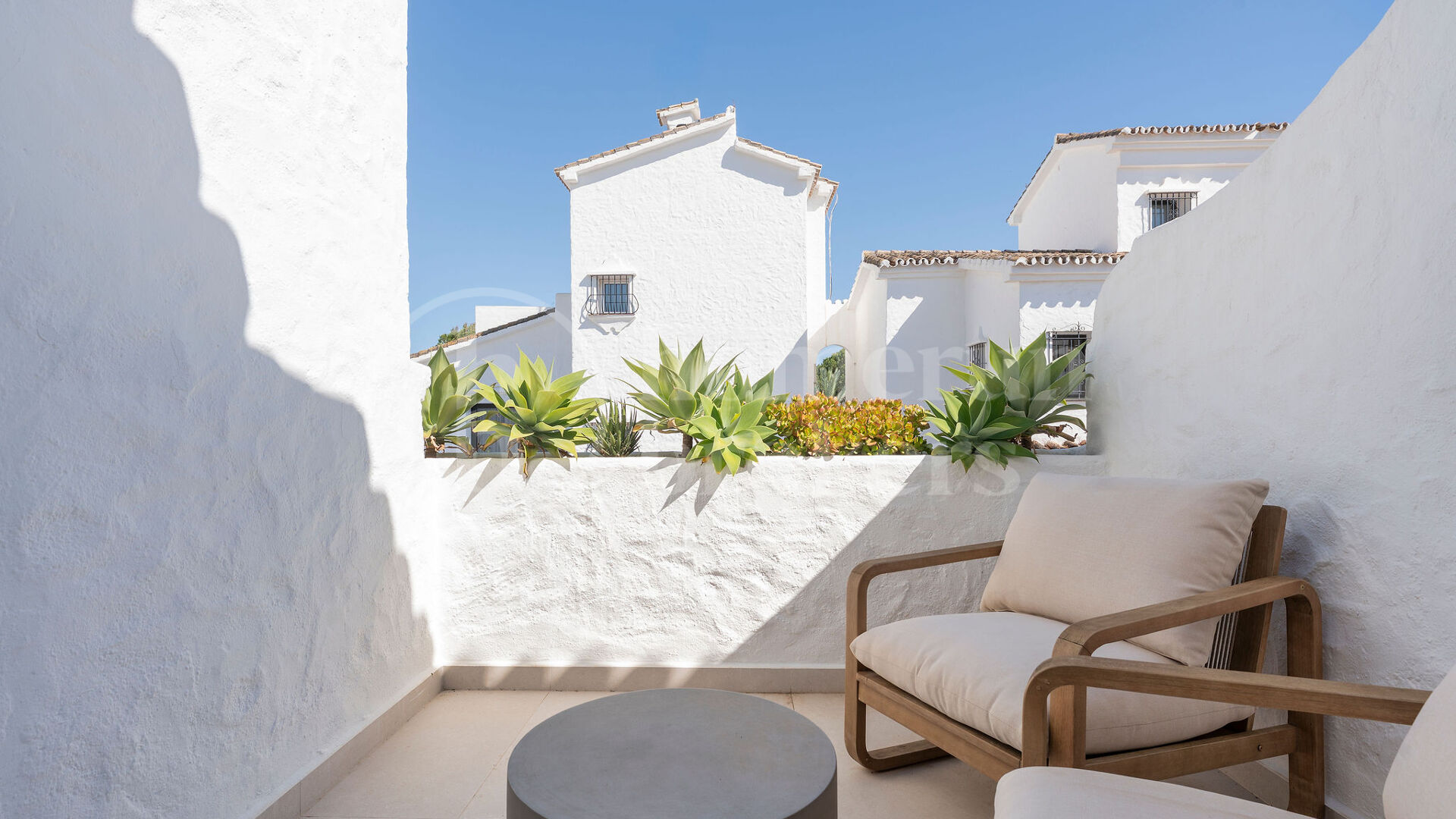 Casa Naranjos – Renovated Frontline Golf Townhouse in Los Naranjos Country Club