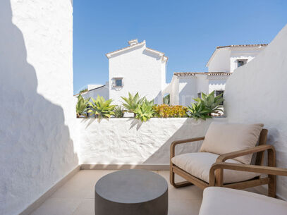 Casa Naranjos – Renovated Frontline Golf Townhouse in Los Naranjos Country Club