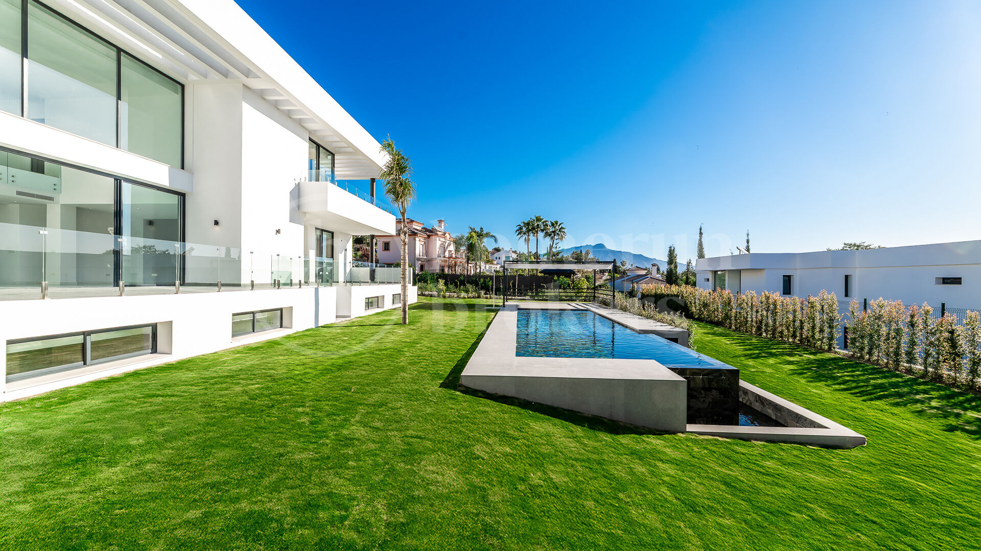 Villa Paradise – Modern Villa i Paraíso Alto