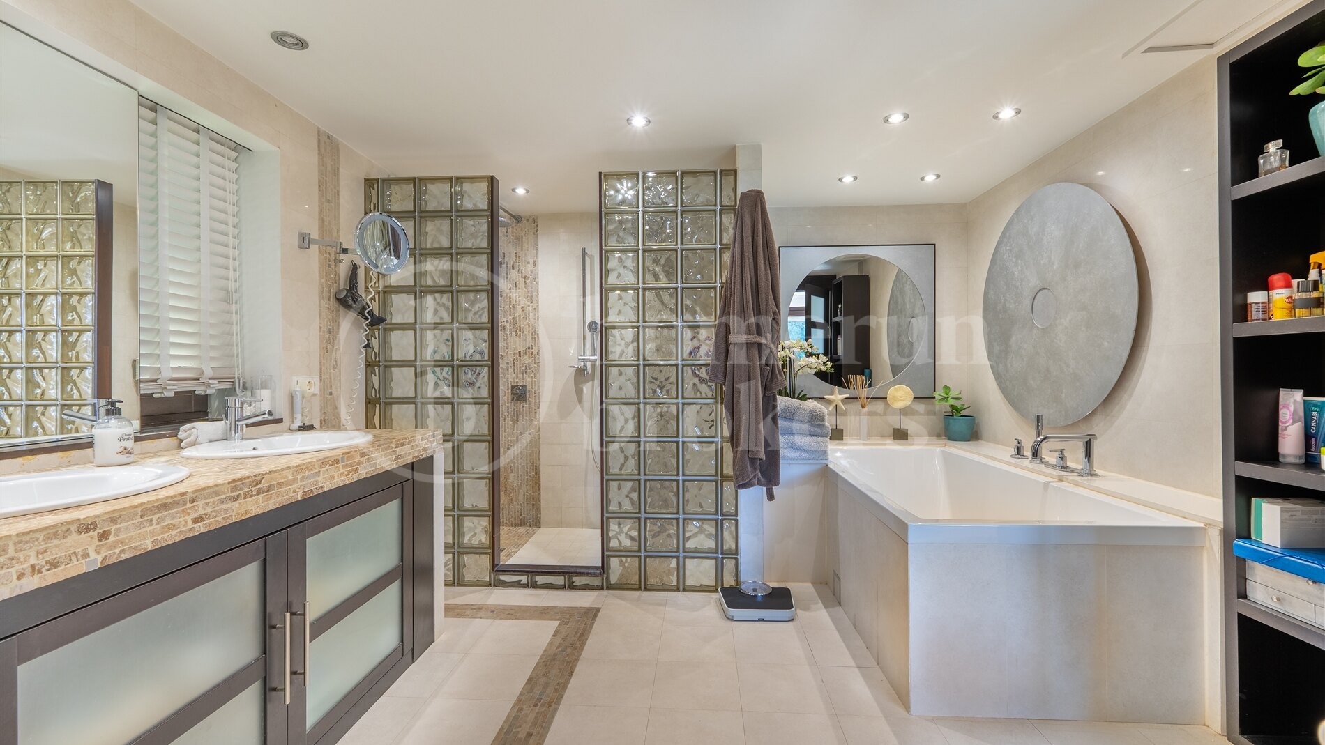 Villa Bali - Villa with Guest Apartment and in Nueva Andalucía