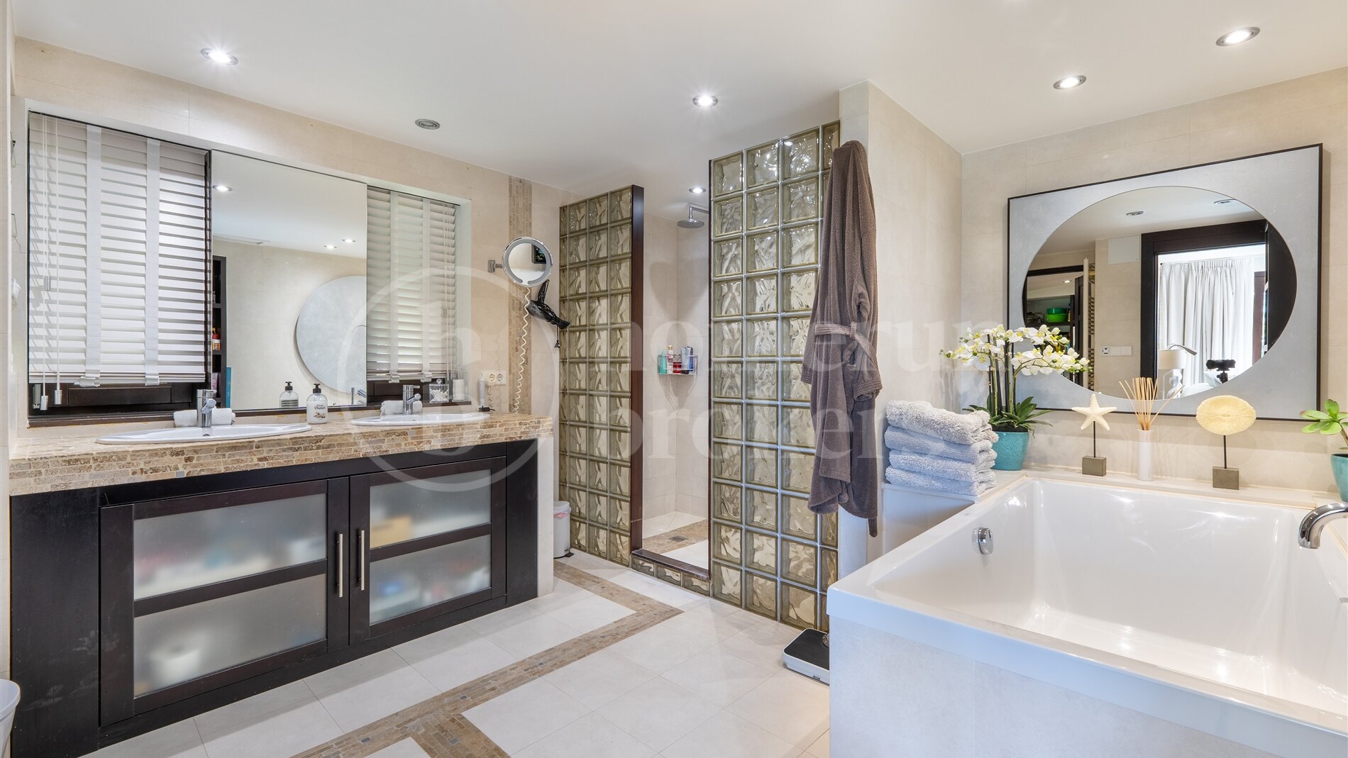 Villa Bali - Villa with Guest Apartment and in Nueva Andalucía