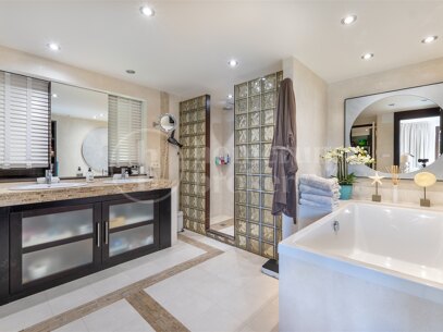 Villa Bali - Villa with Guest Apartment and in Nueva Andalucía