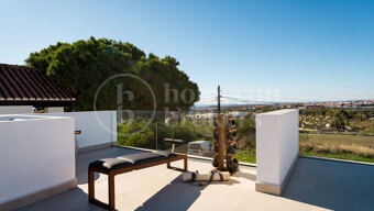 Villa Tulua – Design Villa for Sale with Panoramic Views in Nueva Andalucía