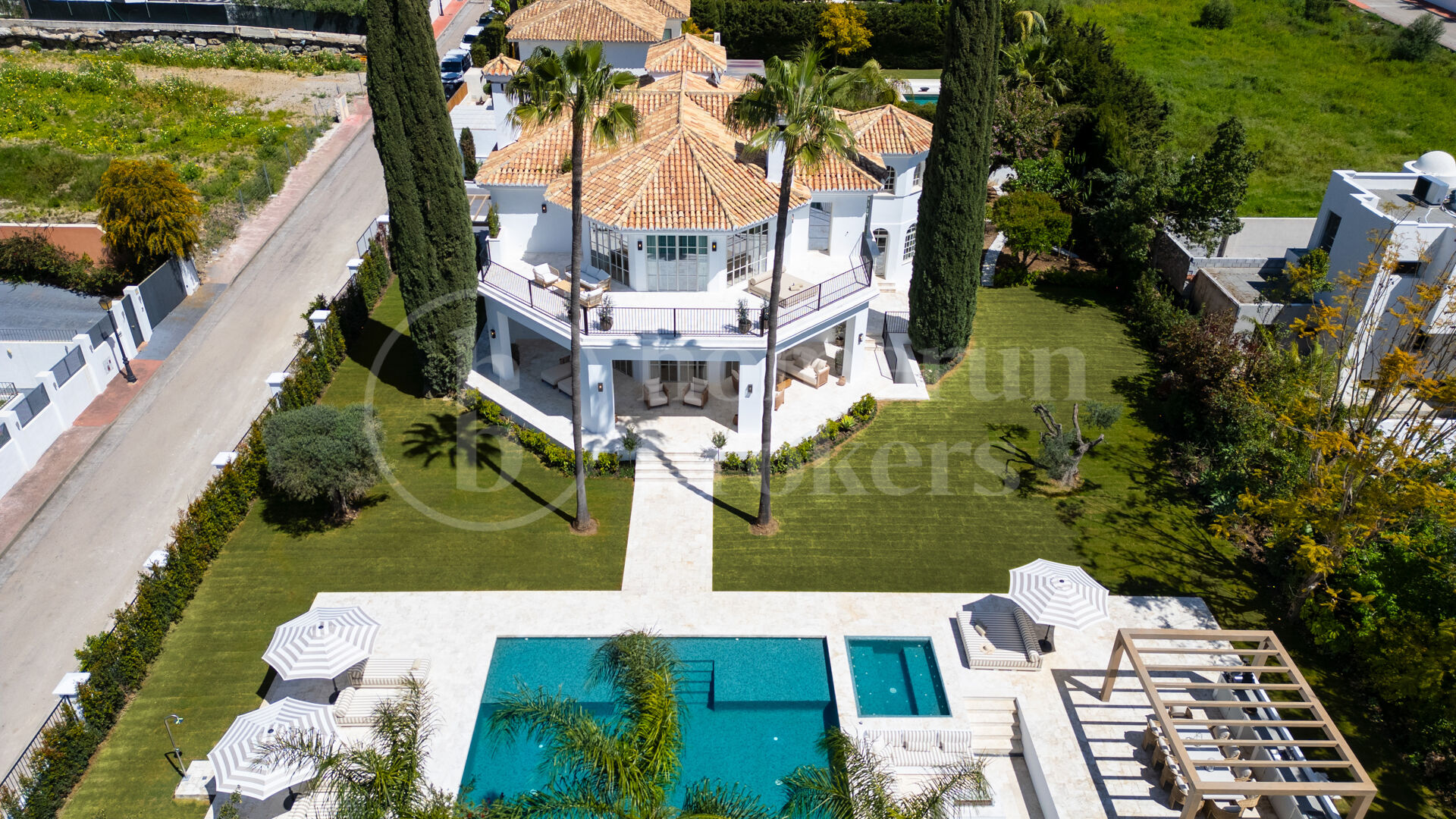 Villa Karina – Lyxig Villa med 5 Sovrum, Pool, Gym och Spa i Hjärtat av Nueva Andalucía
