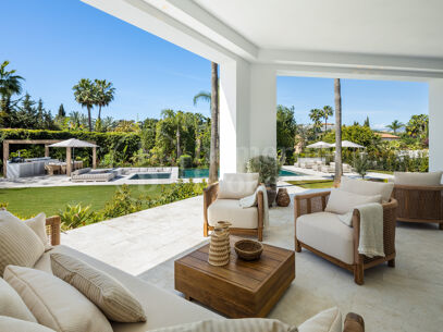 Villa Karina – Lyxig Villa med 5 Sovrum, Pool, Gym och Spa i Hjärtat av Nueva Andalucía