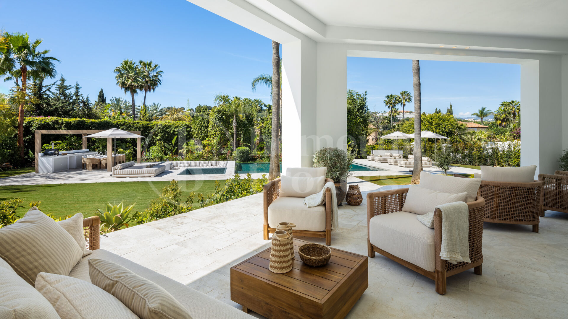 Villa Karina – Lyxig Villa med 5 Sovrum, Pool, Gym och Spa i Hjärtat av Nueva Andalucía