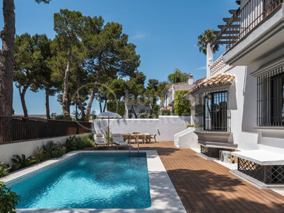 Casa Los Momentos – Elegant 6-Bedroom Villa in Altos del Rodeo Nueva Andalucia