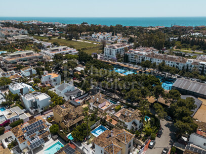 Casa Los Momentos – Elegant 6-Bedroom Villa in Altos del Rodeo Nueva Andalucia