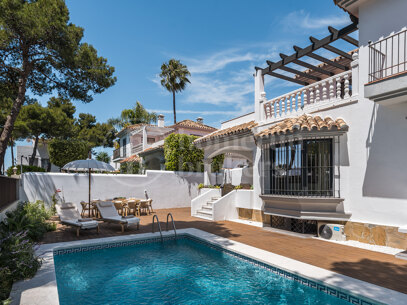 Casa Los Momentos – Elegant 6-Bedroom Villa in Altos del Rodeo Nueva Andalucia