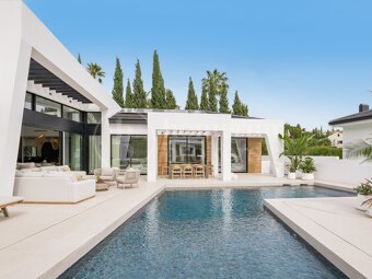 Villa Laurus – Elegant Villa i Los Naranjos Golf