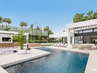 Villa Laurus – Elegant Villa i Los Naranjos Golf