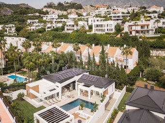 Villa Laurus – Elegant Villa i Los Naranjos Golf