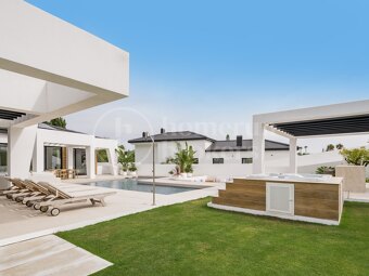 Villa Laurus – Elegant Villa i Los Naranjos Golf