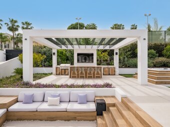 Villa Laurus – Elegant Villa i Los Naranjos Golf