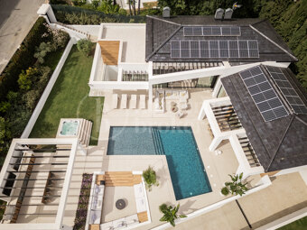Villa Laurus – Elegant Villa i Los Naranjos Golf