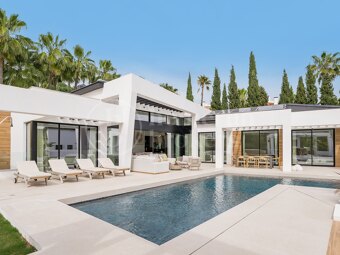 Villa Laurus – Elegant Villa i Los Naranjos Golf