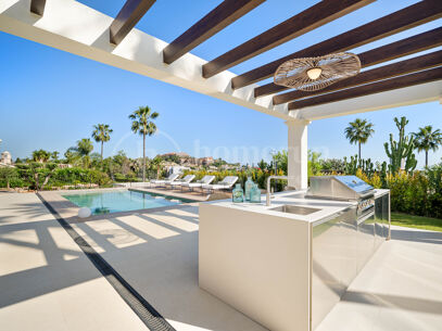 Casa Olivo - Mediterranean Villa with Sea Views for Sale in Nueva Andalucía