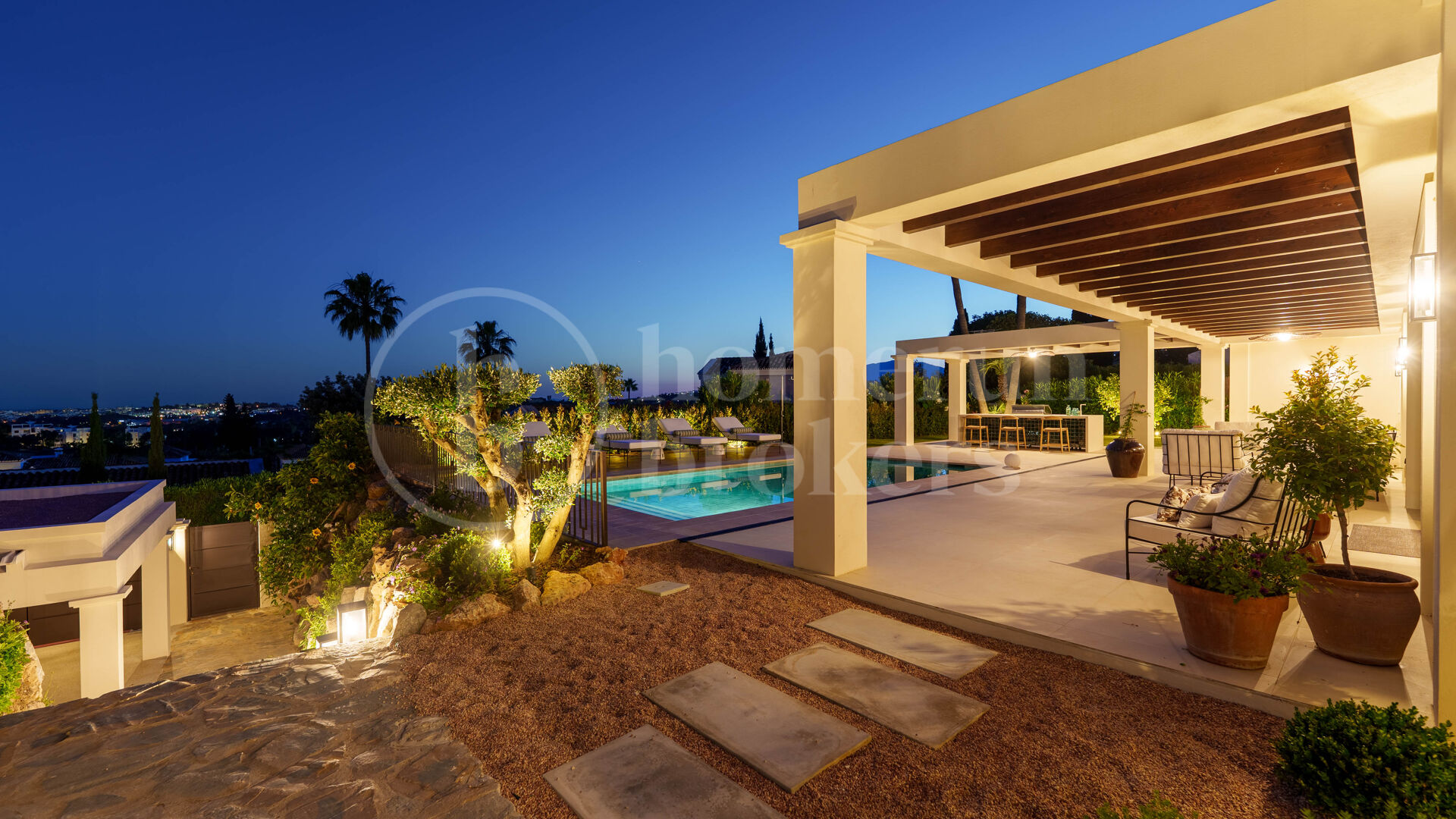 Casa Olivo - Mediterranean Villa with Sea Views for Sale in Nueva Andalucía
