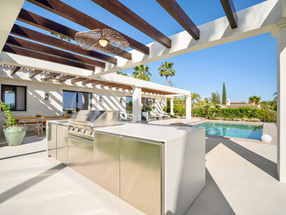 Casa Olivo - Mediterranean Villa with Sea Views for Sale in Nueva Andalucía