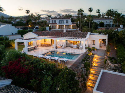 Casa Olivo - Mediterranean Villa with Sea Views for Sale in Nueva Andalucía