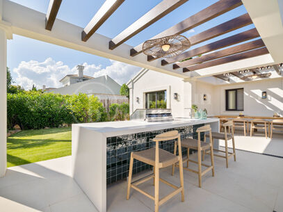 Casa Olivo - Mediterranean Villa with Sea Views for Sale in Nueva Andalucía