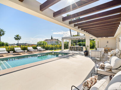 Casa Olivo - Mediterranean Villa with Sea Views for Sale in Nueva Andalucía